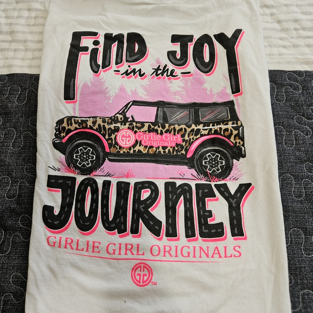 Girlie Girl Jeep graphic tee size Med